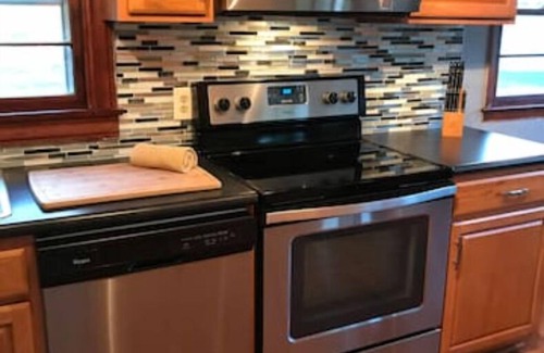 Mars Hill Cabaña | Escape to your cozy Mars Hill Cottage, near Asheville