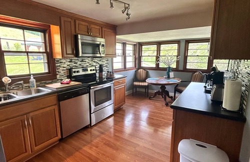 Mars Hill Cabaña | Escape to your cozy Mars Hill Cottage, near Asheville