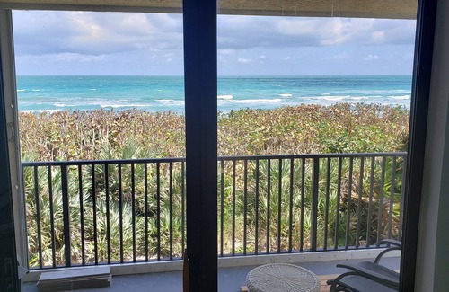 Hutchinson Island South Condominio | ¿Oyes las olas? Estas en la playa! Remodelación completa HECHO!