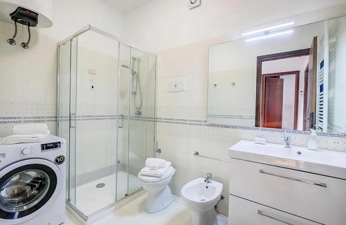 Villanuova sul Clisi Apartamento | Esclusiva Vista Lago con Piscina e Parcheggio -Salò-