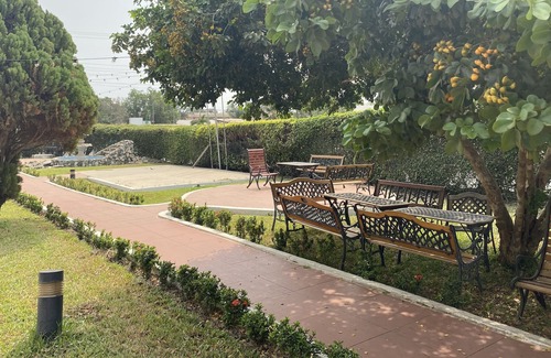 Nungua Hotel | Escondido Hotel