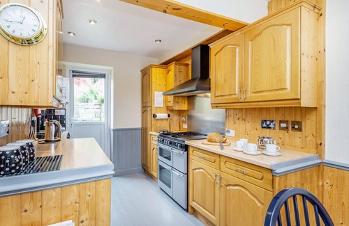 Castleton Cabaña | ESKLETS COTTAGE, family friendly, with a garden in Castleton