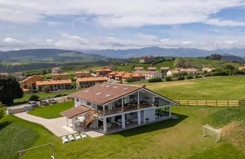 San Vicente de la Barquera Casa | Villa Evarista Prellezo Cantabria, Villa sublime con piscina climatizada y vistas