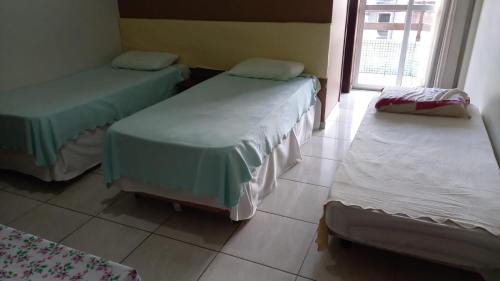 Fazenda Rio Grande Apartamento | Espaço Verona apartamento triplo com 3 camas de solteiro