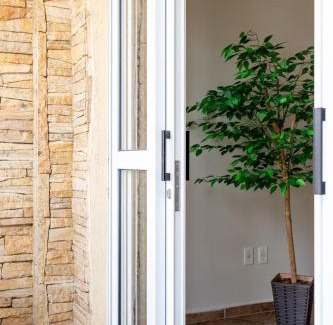 Regiao Urbana Homogenea X Apartamento | Espaçoso com 2 Quartos, bem tranquilo c/varanda!