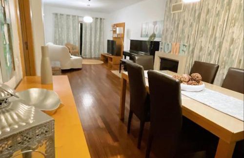 Campo e Sobrado Apartamento | Espaçoso T3 com terraço & churrasqueira