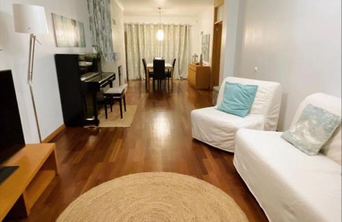 Campo e Sobrado Apartamento | Espaçoso T3 com terraço & churrasqueira