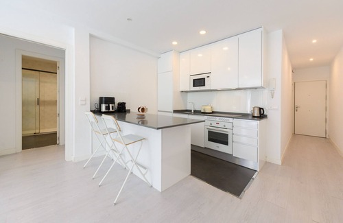 Cotos Apartamento | Espacio Versatil en Madrid : Alquiler mixto de 2 dormitorios para vivir y trabajar
