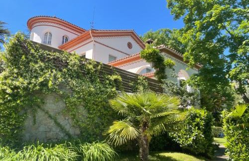 Olot Villa | Espectacular Casa Chateau en el centro de Olot