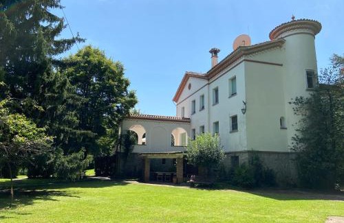 Olot Villa | Espectacular Casa Chateau en el centro de Olot