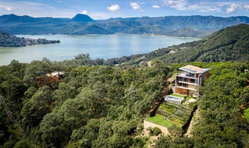 El Santuario Casa | Espectacular casa con hermosa vista al lago - El Santuario Resort
