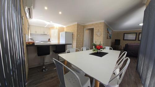 Esperance Casa | Esperance Break Away