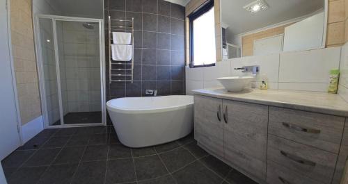 Esperance Casa | Esperance Break Away