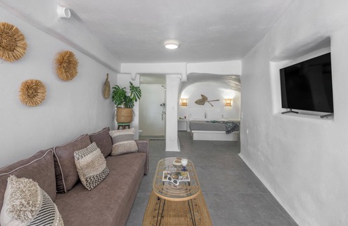 Mandrakia Casa | Esperanza Boathouse