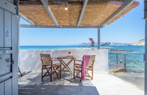 Mandrakia Casa | Esperanza Boathouse