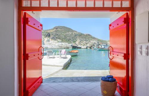 Mandrakia Casa | Esperanza Boathouses