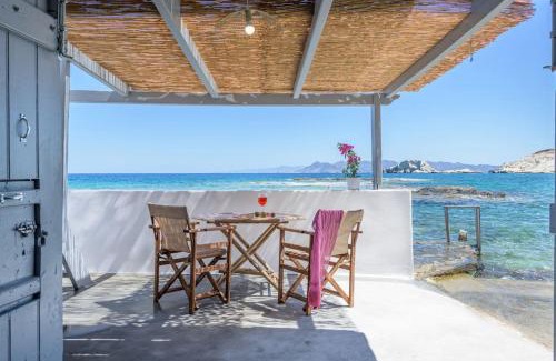 Mandrakia Casa | Esperanza Boathouses