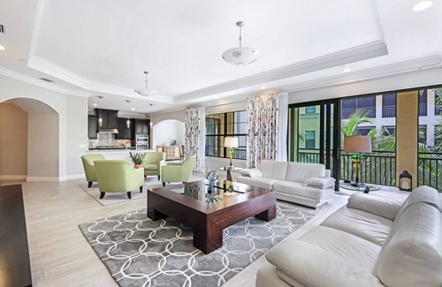 North Naples Condominio | Esperanza II in Tiburon - a resort style golf community,