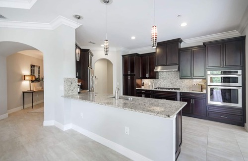 North Naples Condominio | Esperanza II in Tiburon - a resort style golf community,