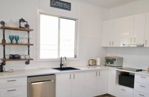 Woodgate Casa | Esplanade Beach House!
