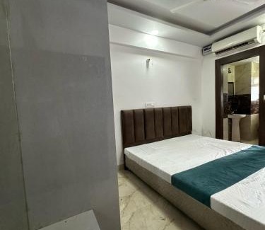Sushant Lok Apartamento | Essel tower ews flats