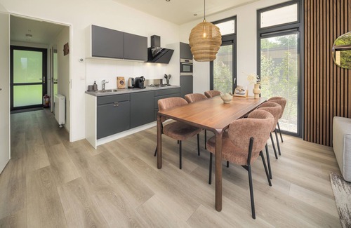 Lieren Casa | Essenburgh: Spacious and stylish property for 6 people with three bedrooms, a modern kitchen, and a cozy outdoor area. Experience luxury and nature in the Veluwe.