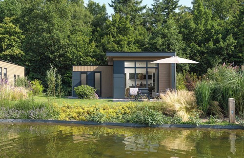 Lieren Casa | Essenburgh: Spacious and stylish property for 6 people with three bedrooms, a modern kitchen, and a cozy outdoor area. Experience luxury and nature in the Veluwe.