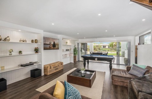 Broadbeach Waters Casa | Essence of Broadbeach - Luxury Broadbeach Family Escape with Pool