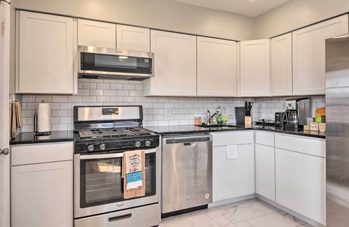 Essex Casa | Essex Townhome ~ 11 Mi to Downtown Baltimore!