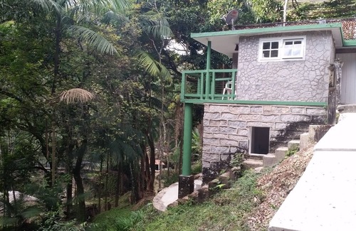 Itatiaia Chalet De Esquí | Estalagem do Rancho: Chalet with waterfalls