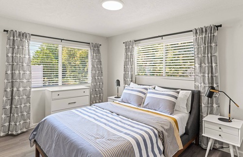Thousand Oaks Casa | Estepa Unit #1 by PMI