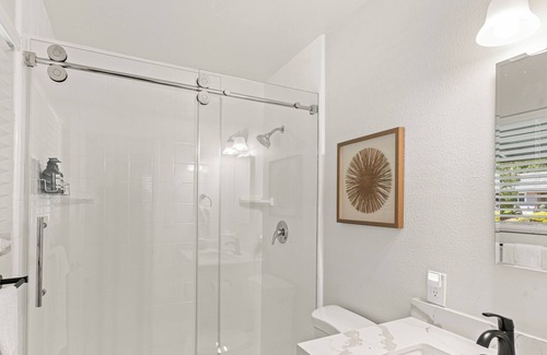 Thousand Oaks Casa | Estepa Unit #1 by PMI