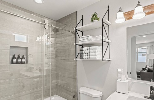 Thousand Oaks Apartamento | Estepa Unit #2 by PMI