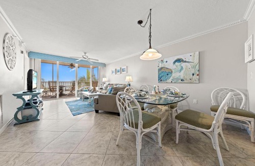 Fort Myers Beach Apartamento | Estero Island Beach Villas 304, Sleeps 6, 2 Bedrooms, Gulf Front, Heated Pool