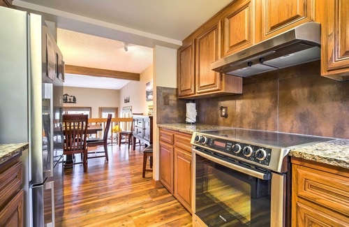 Fall River Estates Condominio | ¡NUEVO! Estes Park Mtn Condo con 4 cubiertas y 2 chimeneas