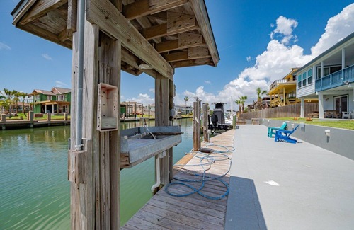 City-by-the Sea Casa | Estes Oasis! Canal front home with private lighted dock! Views! Foosball game