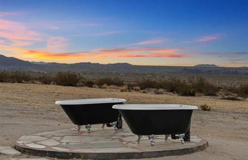 Panorama Heights Casa | Estrella Perdida - Joshua Tree Off-Grid Soaking Tub