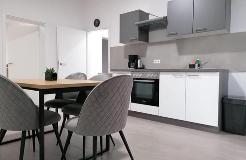 Herne Apartamento | estrella24 LIVING ROOMS Tokio