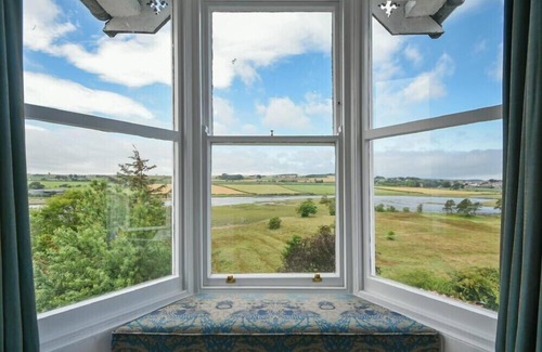 Alnmouth Cabaña | ESTUARY VIEW, family friendly, country holiday cottage in Alnmouth