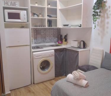 Palma-Palmilla Apartamento | Estudio cerca del Carrefour rosaleda