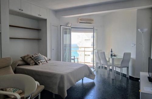 Carihuela Apartamento | Estudio en primera línea de playa