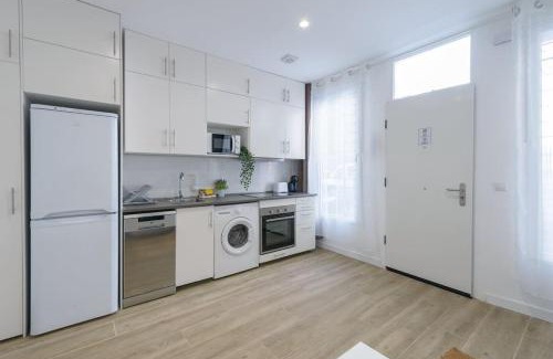San Blas-Canillejas Apartamento | Estudio Ideal Trabajo y Eventos cerca de Metropolitano, Aeropuerto y IFEMA