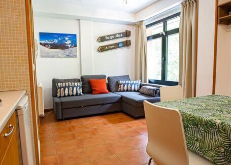 Pradollano Apartamento | Estudio Jara, Gorbea 2 pax