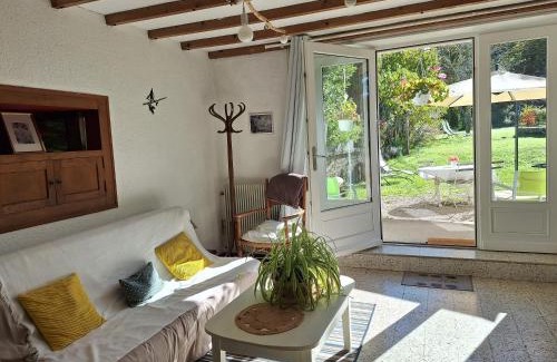 Chemenot Casa | ESTUVI, une pause nature dans le Jura
