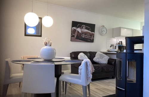 Lund Casa | Et Koselig og Sentralt Townhouse med en Idyllisk Lille Hage for 2-5 Pers