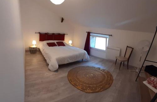 Bourg-Saint-Andeol Casa | Etage d'une agréable maison de ville