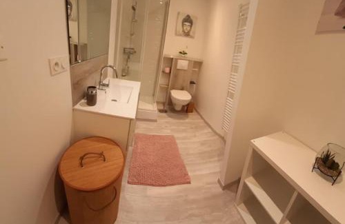 Bourg-Saint-Andeol Casa | Etage d'une agréable maison de ville