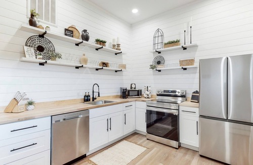 North Industry Casa | Eternal Romance: The Honeymoon Suite at 1885 Farms