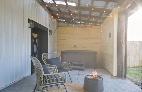 North Industry Casa | Eternal Romance: The Honeymoon Suite at 1885 Farms