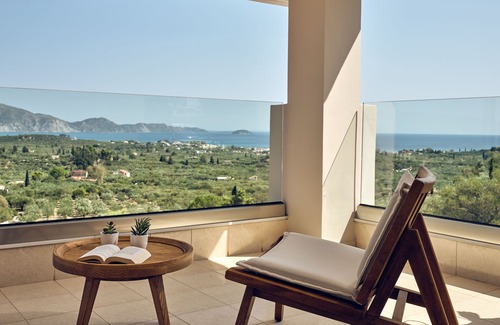 Lithakia Villa | VISTA AÉREA VILLA II (135 m 2, vista al mar, piscina infinita)